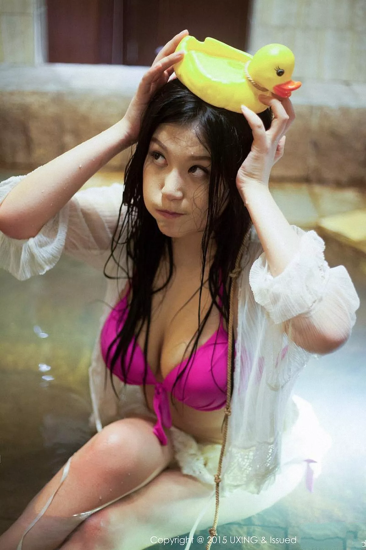 秀人集.com_[UXING优星馆]Vol.006_嫩模莲漪lenne红色内裤性感翘臀低胸内衣秀豪乳55P