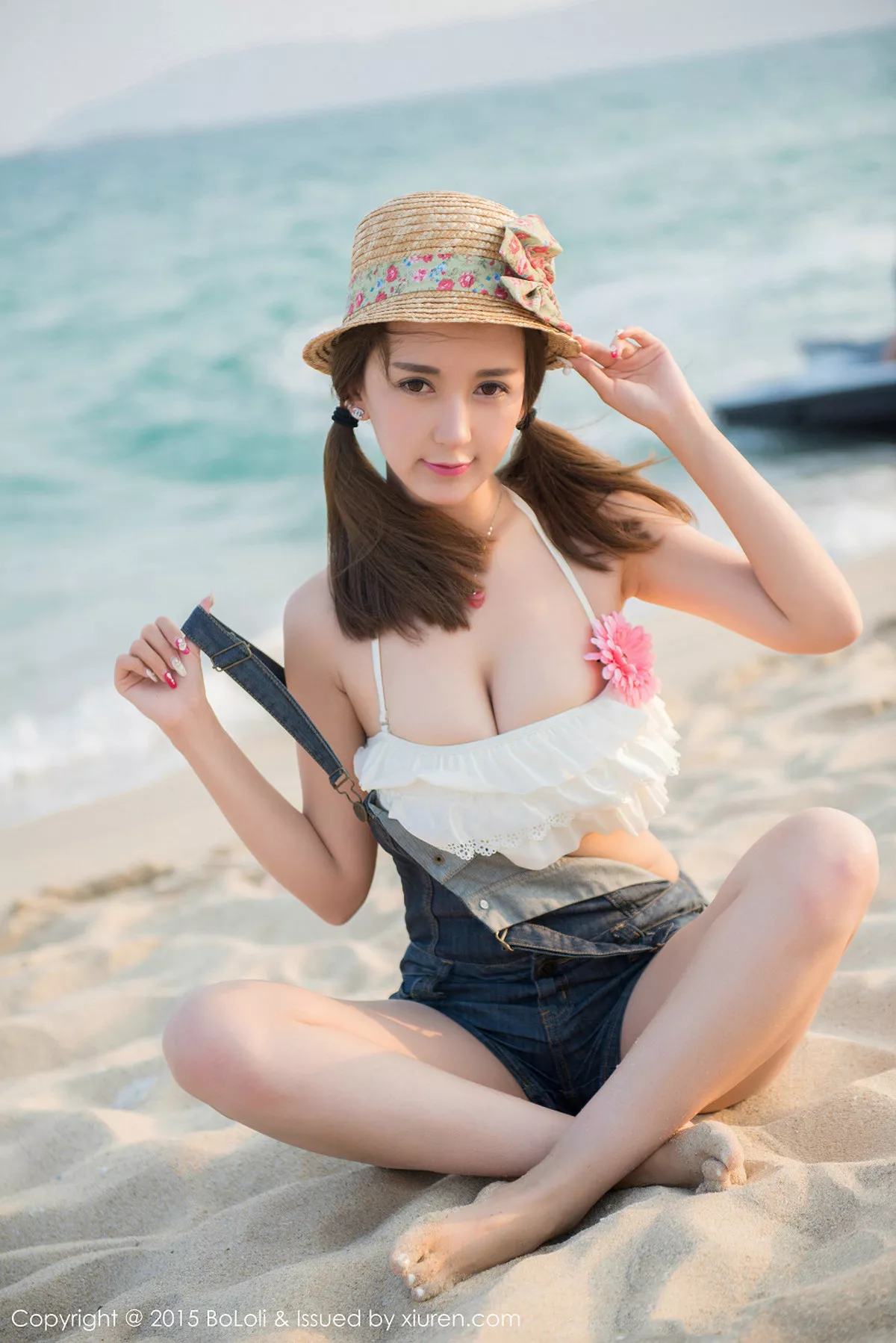 秀人集.com_[BoLoli波萝社]Vol.015_嫩模小潘鼠三亚旅拍吊带牛仔裙完美身材丰满写真80P