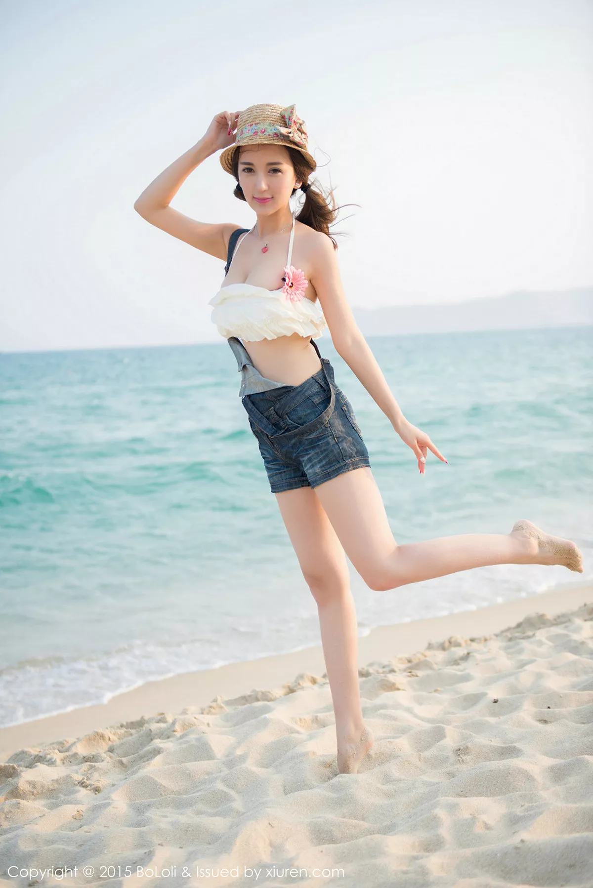 秀人集.com_[BoLoli波萝社]Vol.015_嫩模小潘鼠三亚旅拍吊带牛仔裙完美身材丰满写真80P