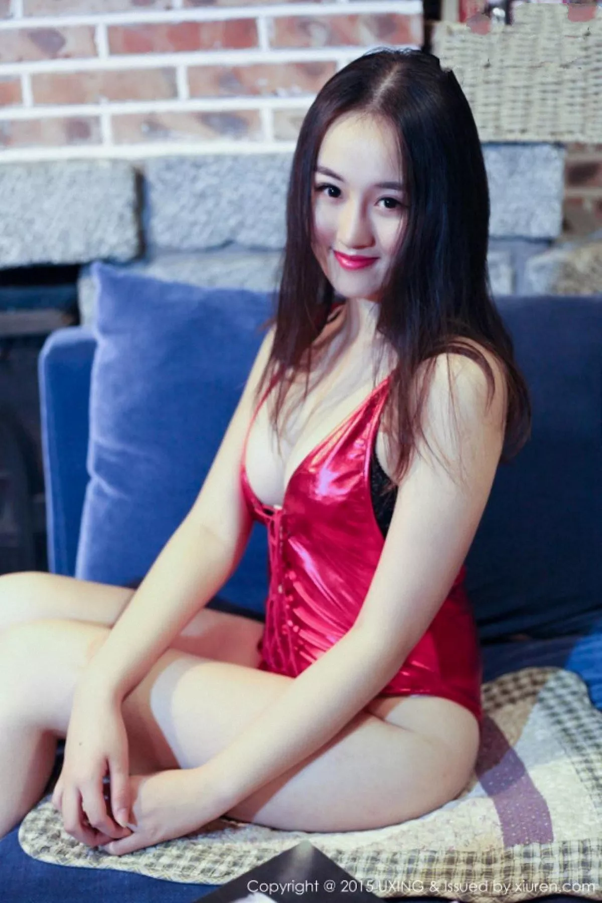 秀人集.com_[UXING优星馆]Vol.012_嫩模Romi王朝朝红色比基尼完美翘臀性感美胸写真56P