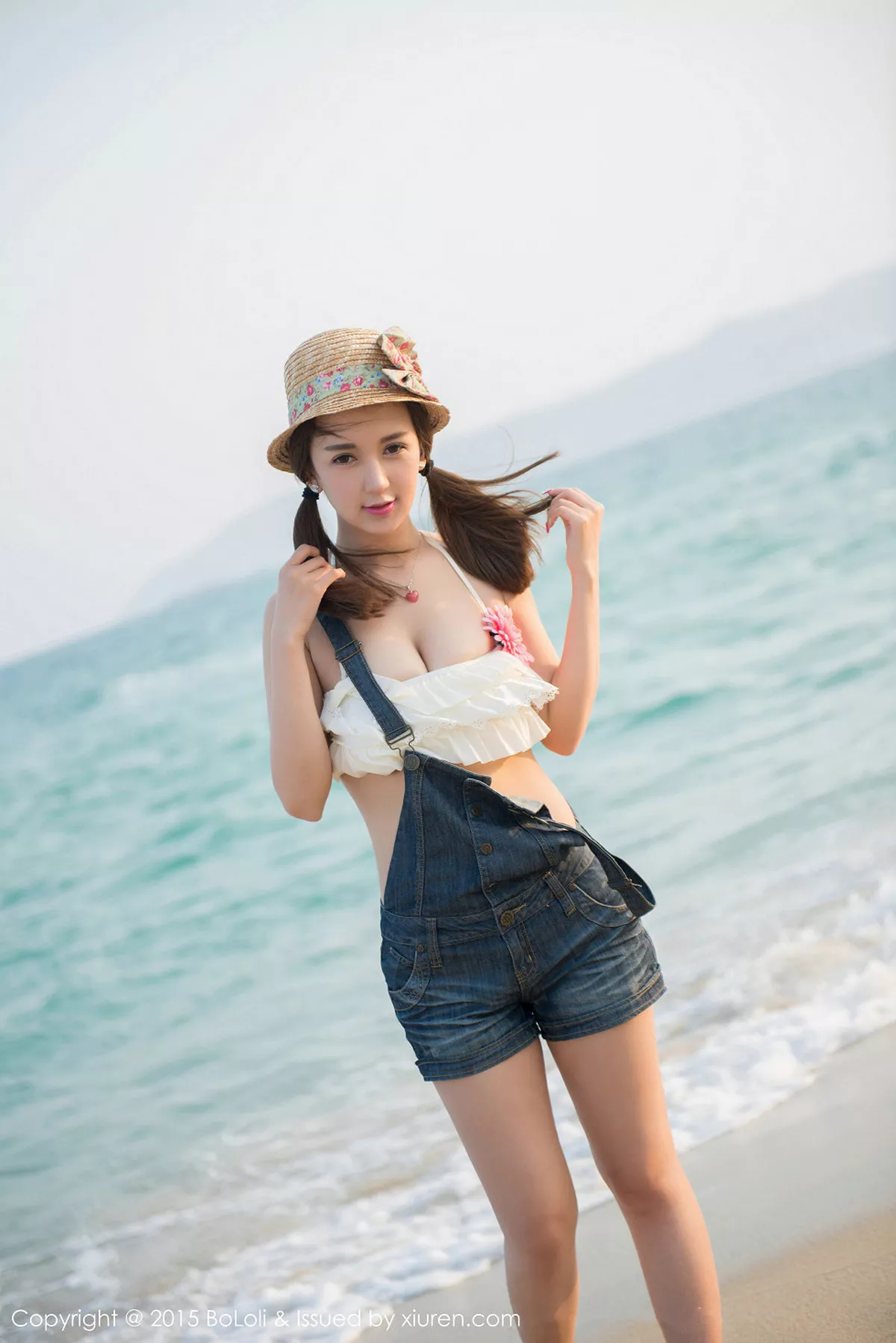 秀人集.com_[BoLoli波萝社]Vol.015_嫩模小潘鼠三亚旅拍吊带牛仔裙完美身材丰满写真80P