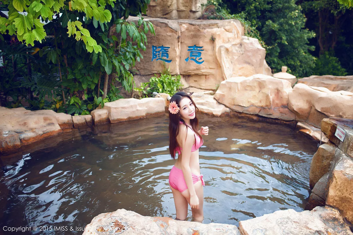 秀人集.com_[IMISS爱蜜社]Vol.015_嫩模小丽莎萌萌哒粉红内衣迷人美胸娇艳性感写真50P