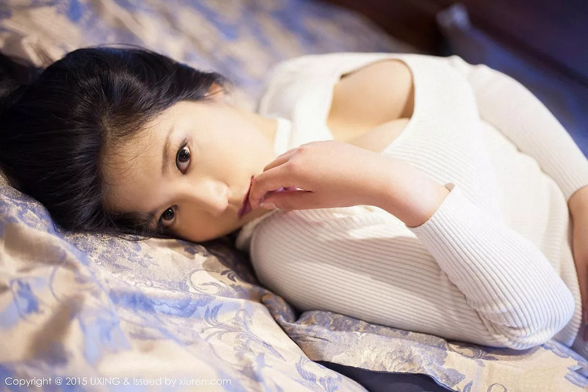 秀人集.com_[UXING优星馆]Vol.006_嫩模莲漪lenne红色内裤性感翘臀低胸内衣秀豪乳55P