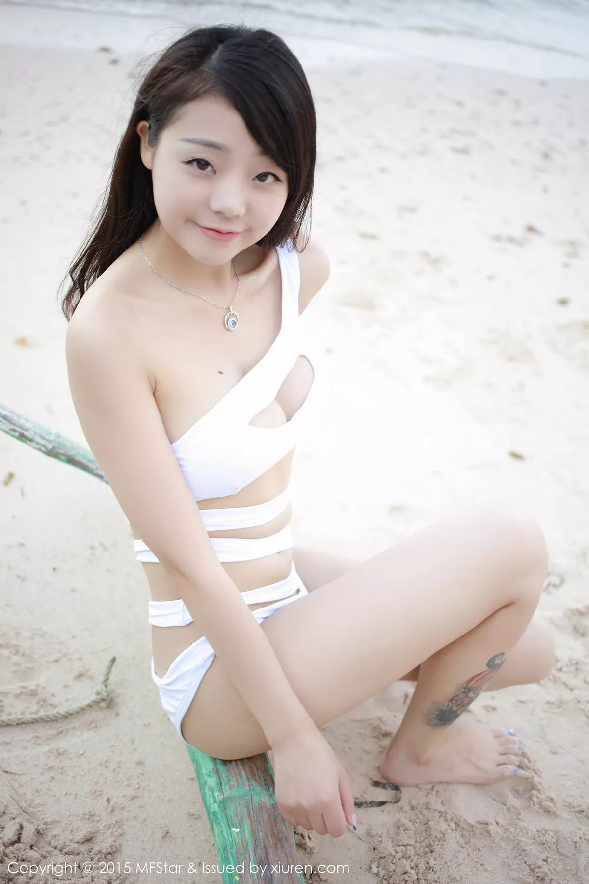 秀人集.com_[MFStar模范学院]Vol.016_嫩模佘贝拉bella长滩旅拍沙滩边性感比基尼写真50P