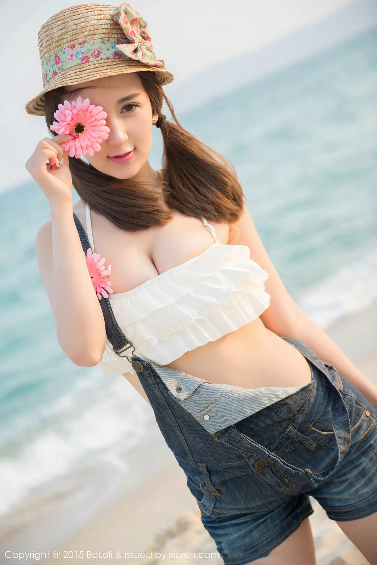 秀人集.com_[BoLoli波萝社]Vol.015_嫩模小潘鼠三亚旅拍吊带牛仔裙完美身材丰满写真80P