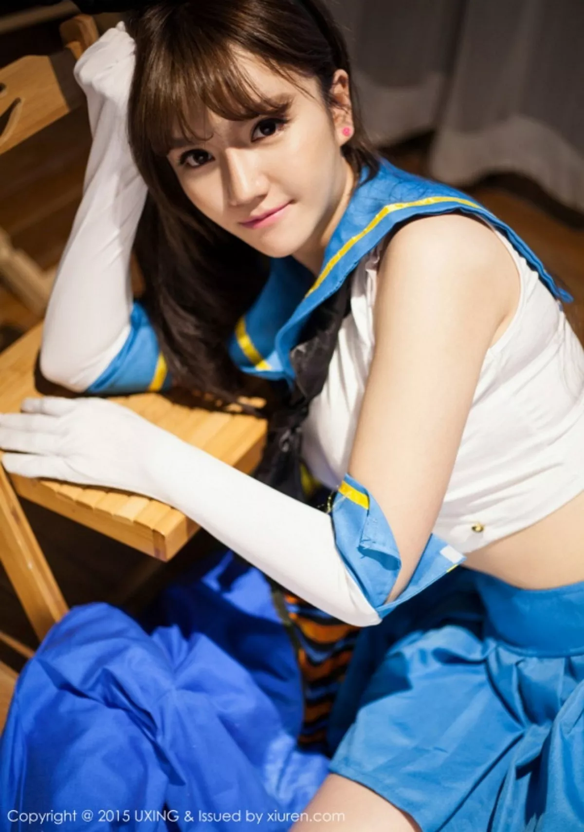 秀人集.com_[UXING优星馆]Vol.007_新人嫩模艾西Ashley白色上衣秀豪乳清新性感写真52P