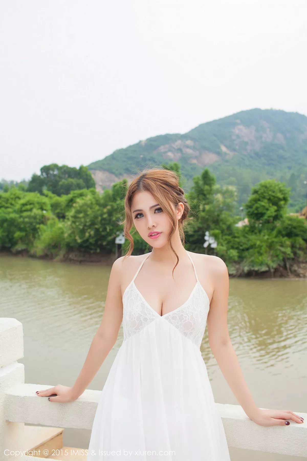 秀人集.com_[IMISS爱蜜社]Vol.008_嫩模妍妍Yanyan系列连身裙低胸内衣豪乳诱惑写真76P