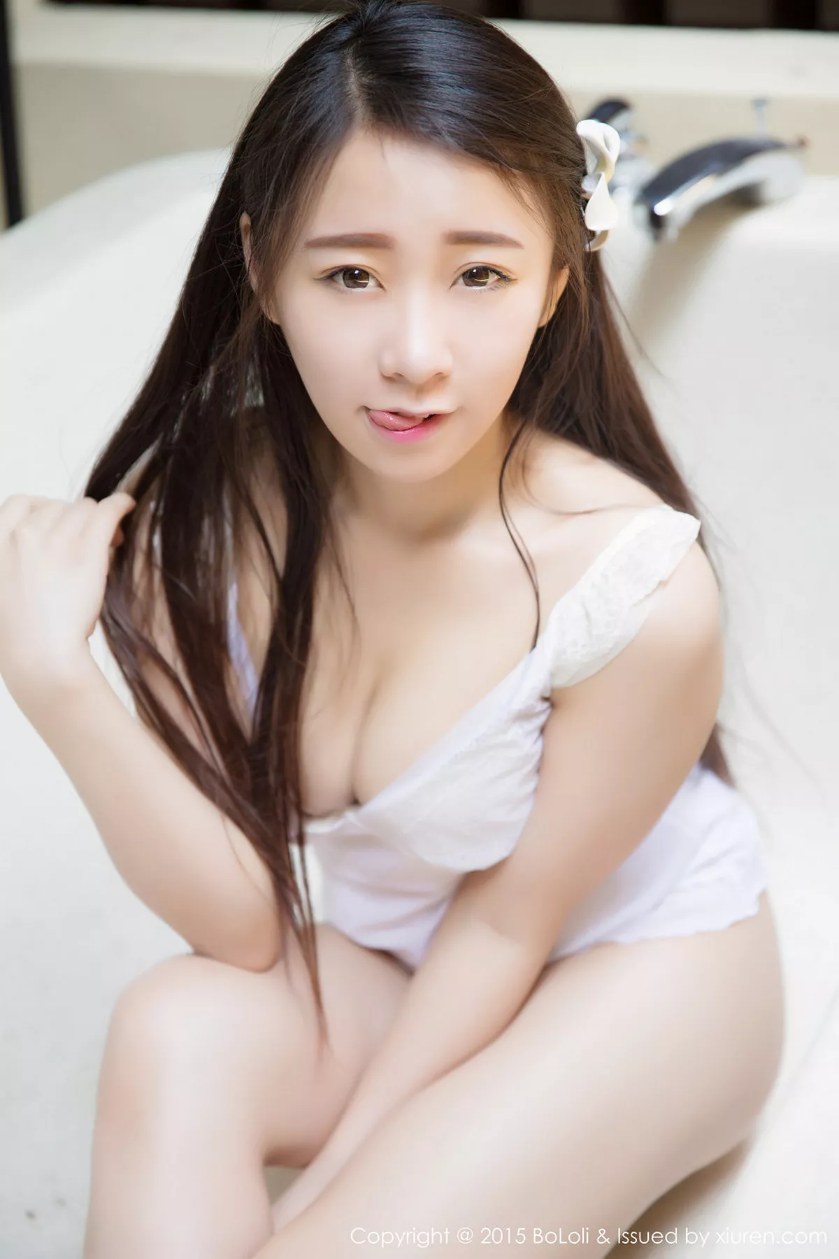 秀人集.com_[BoLoli波萝社]Vol.013_嫩模朵比dobby三亚旅拍脱内裤秀白嫩翘臀诱惑写真53P