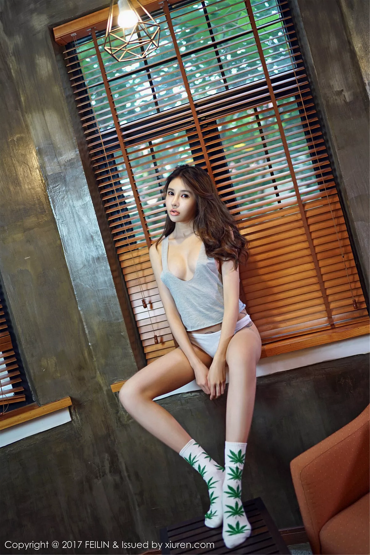 秀人集.com_[FeiLin嗲囡囡]Vol.093_厚唇嫩模G干干短小背心真空露豪乳勾魂迷离眼神诱惑写真41P