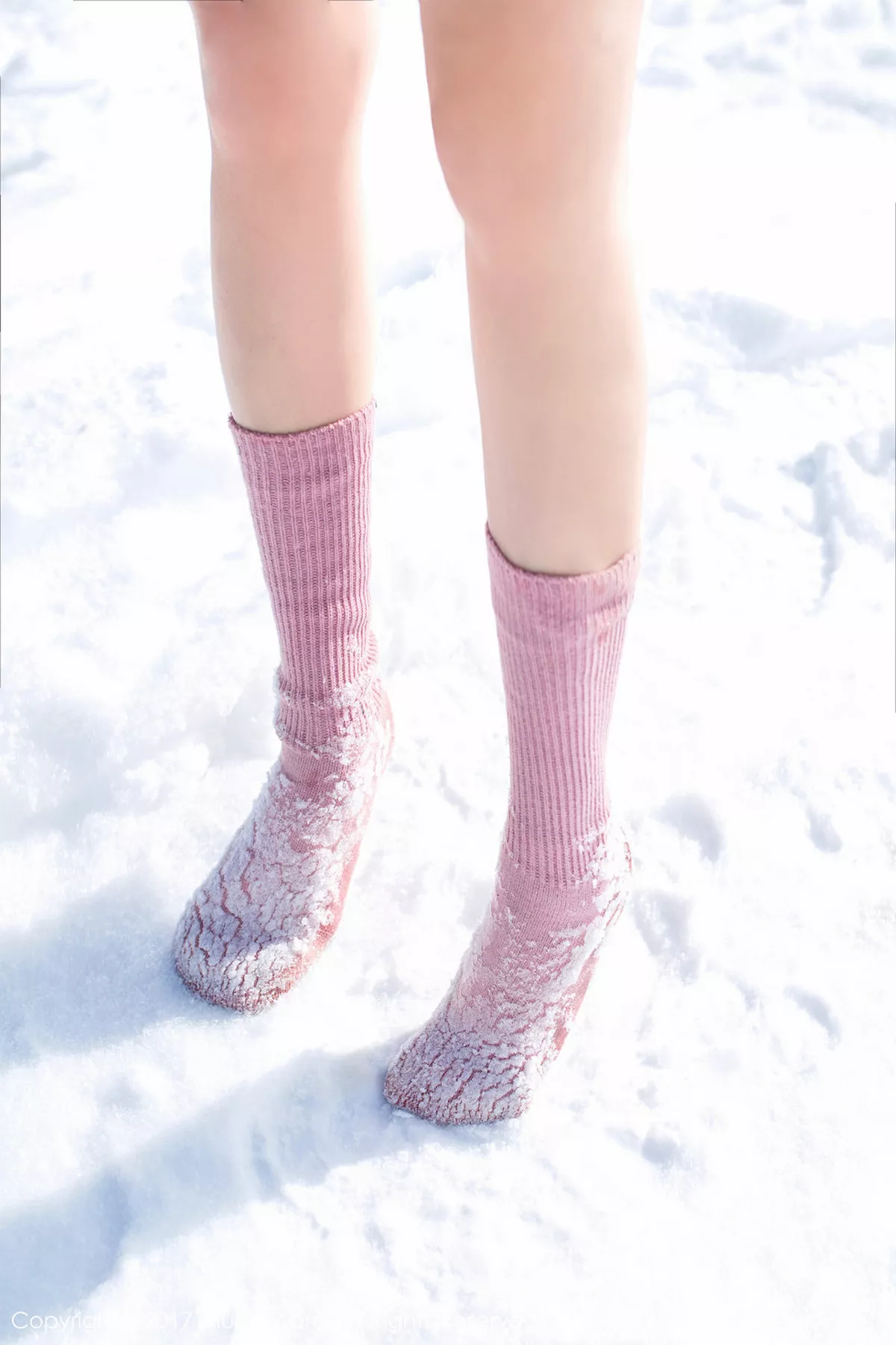 秀人集.com_[XiuRen秀人网]No.720_嫩模兜豆靓Youlina冰天雪地里黑色蕾丝内裤冰冷诱惑写真51P