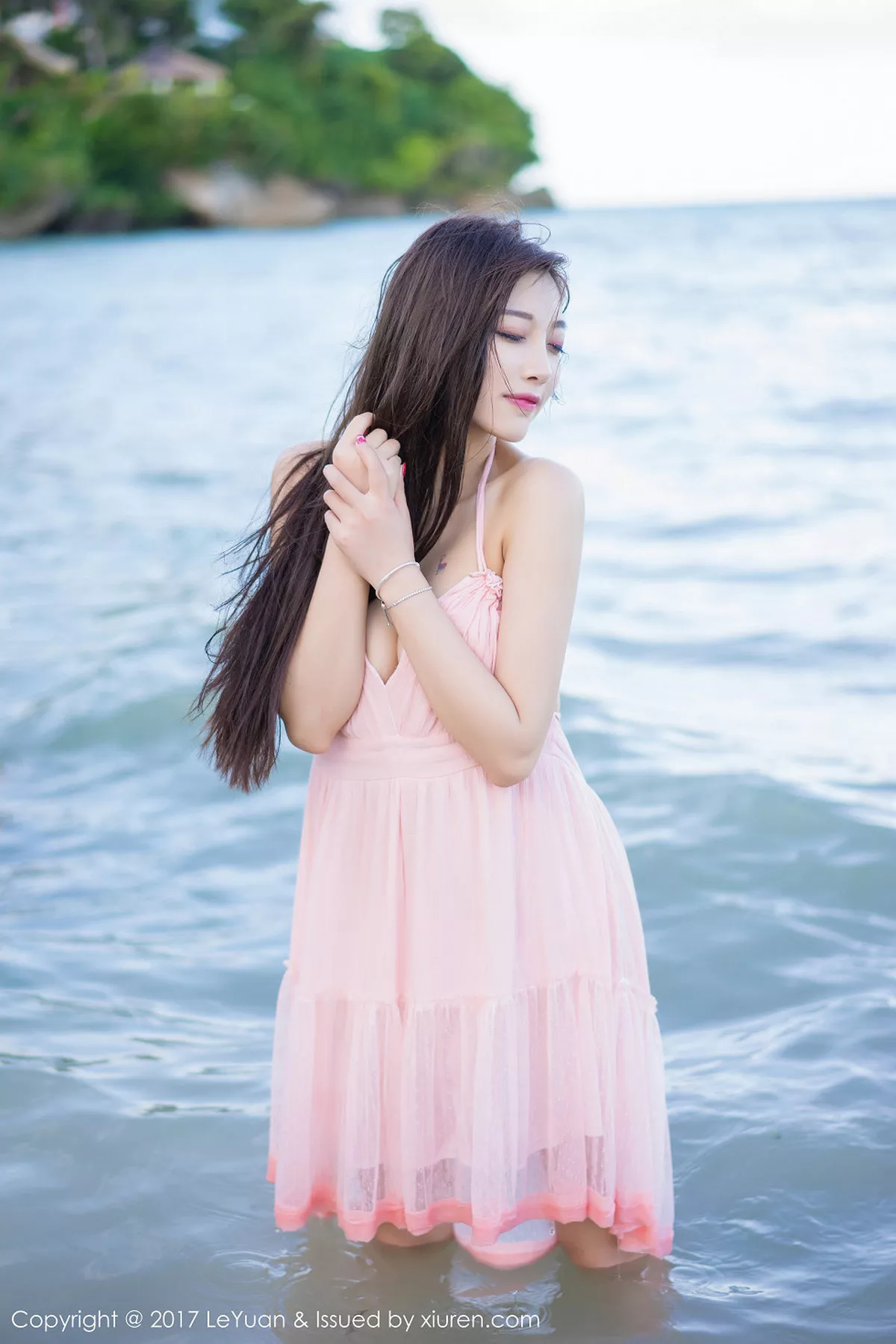 秀人集.com_[LeYuan星乐园]Vol.035_女神杨晨晨sugar海边粉红露背吊带裙真空秀美乳诱惑写真54P