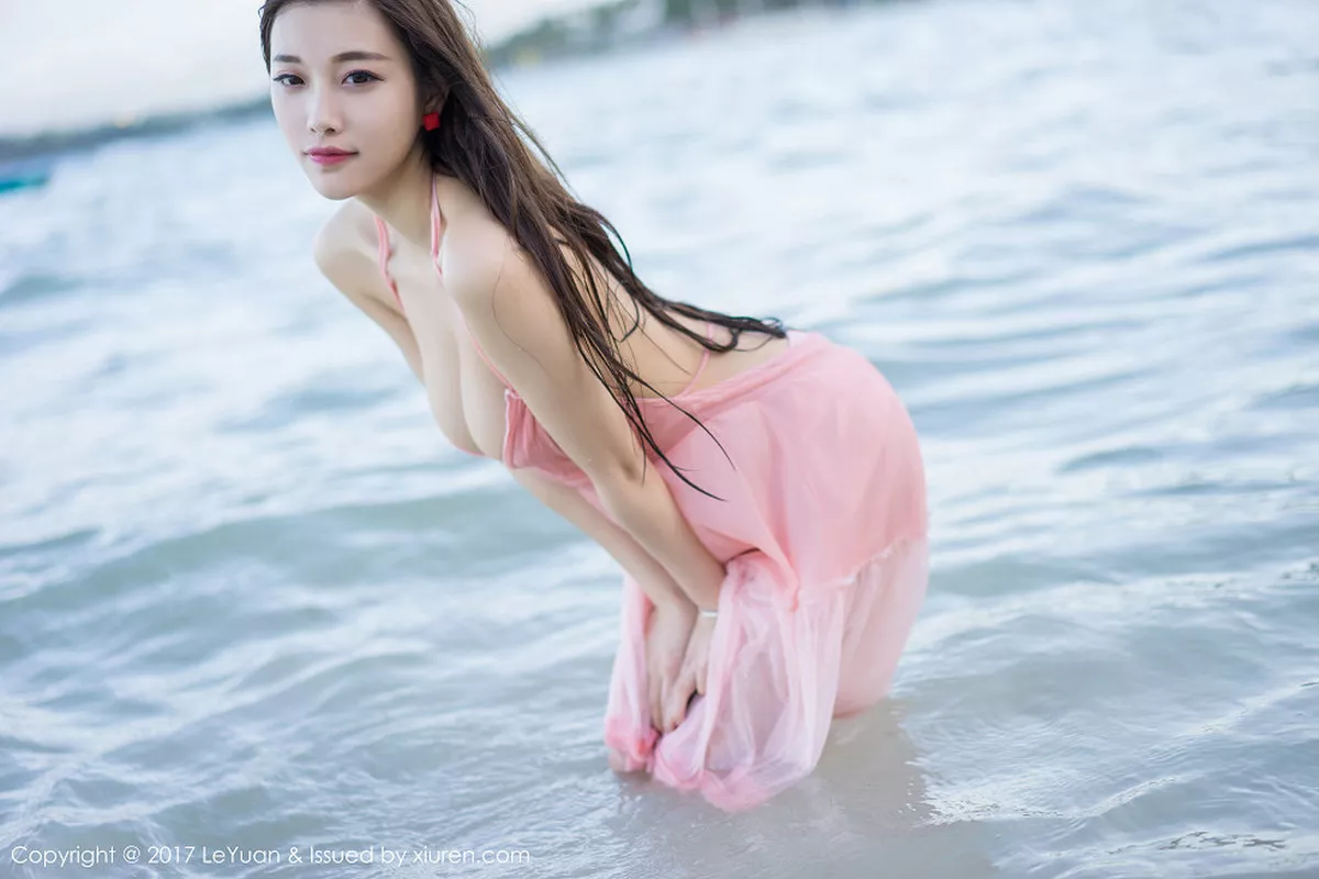 秀人集.com_[LeYuan星乐园]Vol.035_女神杨晨晨sugar海边粉红露背吊带裙真空秀美乳诱惑写真54P