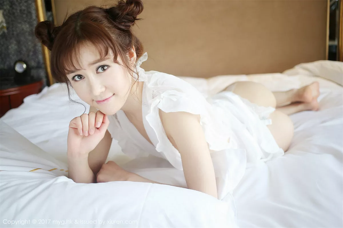 秀人集.com_[MyGirl美媛馆]Vol.247_新人嫩模小珂luka居家大床上蕾丝内裤秀翘臀纯白诱惑写真56P