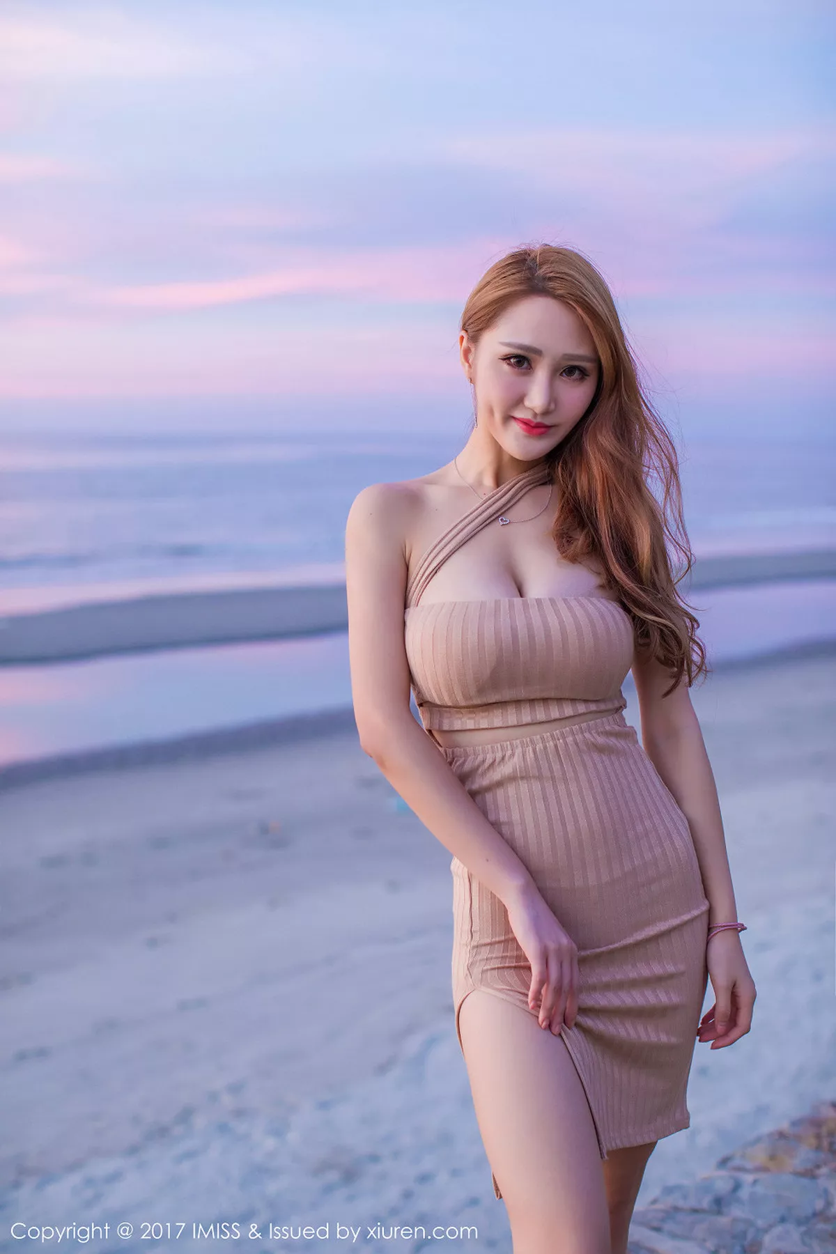 秀人集.com_[IMISS爱蜜社]Vol.162_气质美女妤薇Vivian沙巴旅拍比基尼秀完美身材傲人美乳写真40P