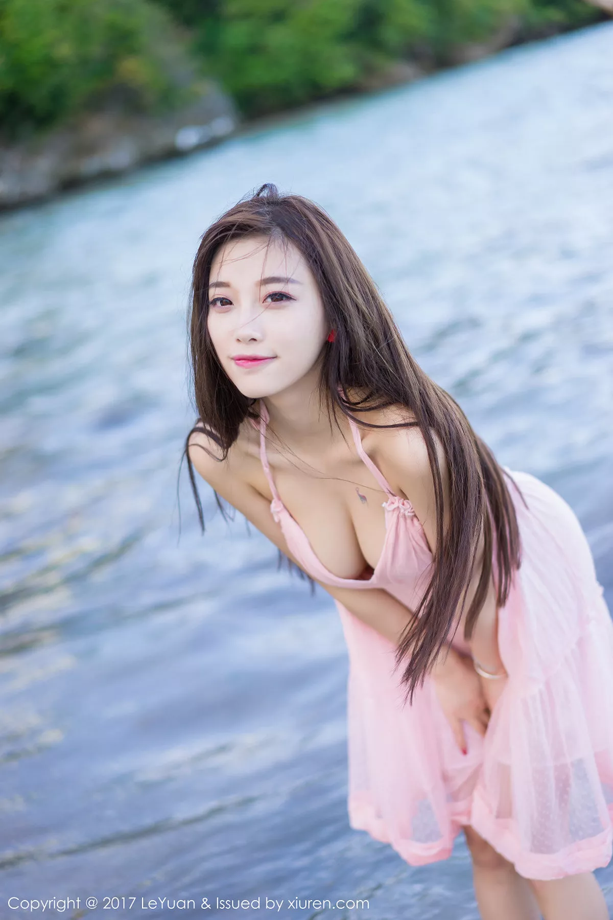 秀人集.com_[LeYuan星乐园]Vol.035_女神杨晨晨sugar海边粉红露背吊带裙真空秀美乳诱惑写真54P