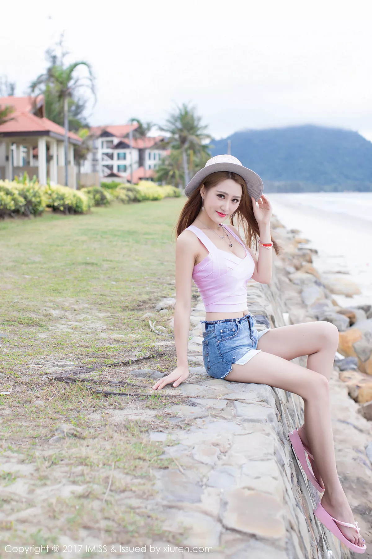 秀人集.com_[IMISS爱蜜社]Vol.162_气质美女妤薇Vivian沙巴旅拍比基尼秀完美身材傲人美乳写真40P