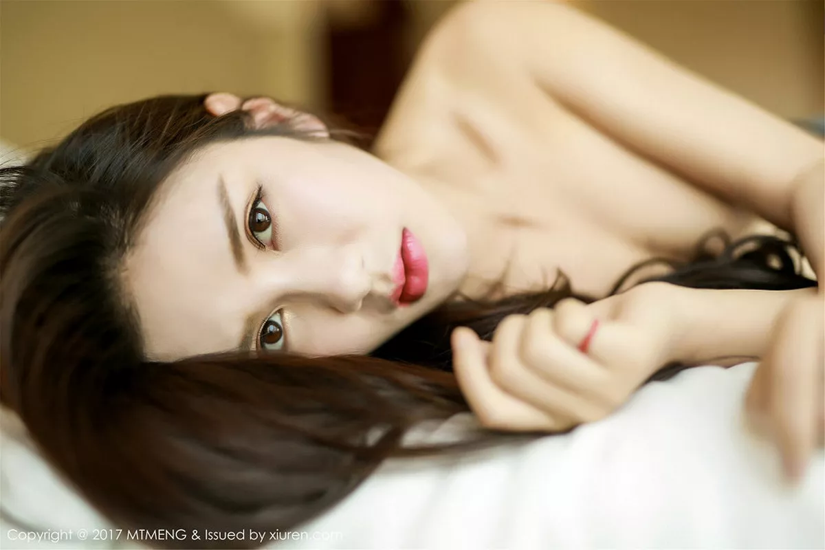 秀人集.com_[MTMeng模特联盟]Vol.001_嫩模李李七七喜喜真空牛仔套装脱上衣秀白嫩豪乳诱惑写真50P