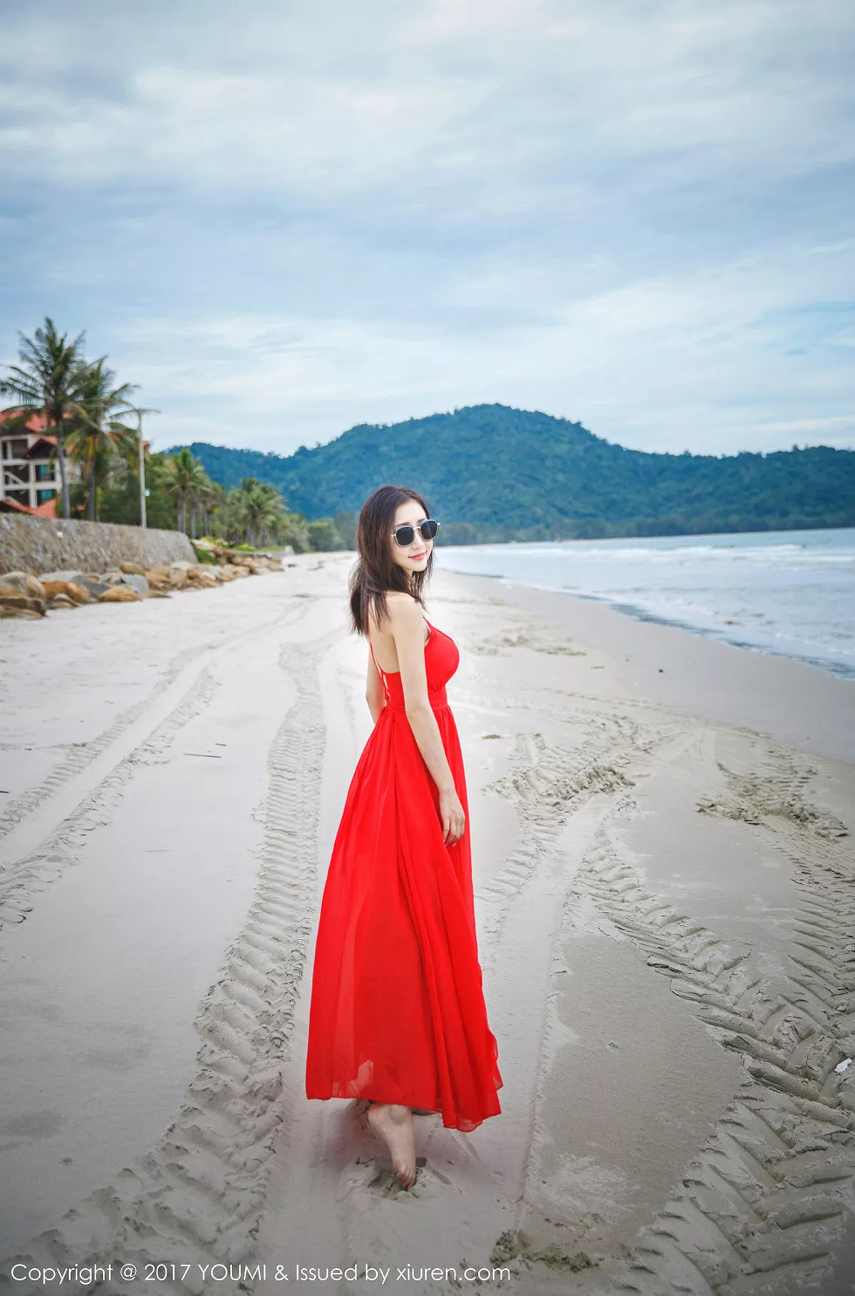 秀人集.com_[YouMi尤蜜荟]Vol.028_女神Yumi-尤美沙巴旅拍泳池边性感比基尼秀完美身材写真47P