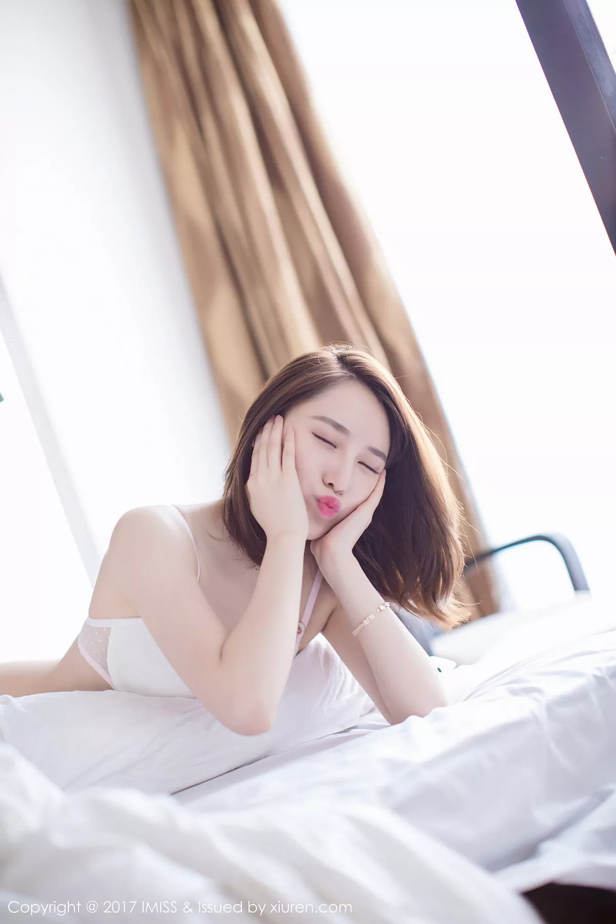 秀人集.com_[IMISS爱蜜社]Vol.160_气质女神刘奕宁Lynn沙巴旅拍性感内衣秀完美曲线诱惑写真39P