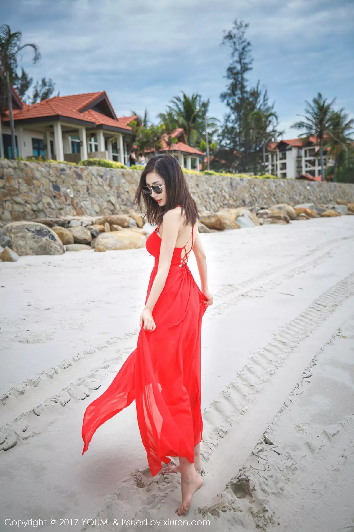 秀人集.com_[YouMi尤蜜荟]Vol.028_女神Yumi-尤美沙巴旅拍泳池边性感比基尼秀完美身材写真47P