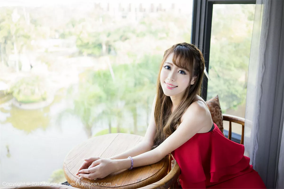 秀人集.com_[MiStar魅妍社]Vol.171_嫩模王曼妮好Q景区旅拍白色性感比基尼秀完美身材写真55P