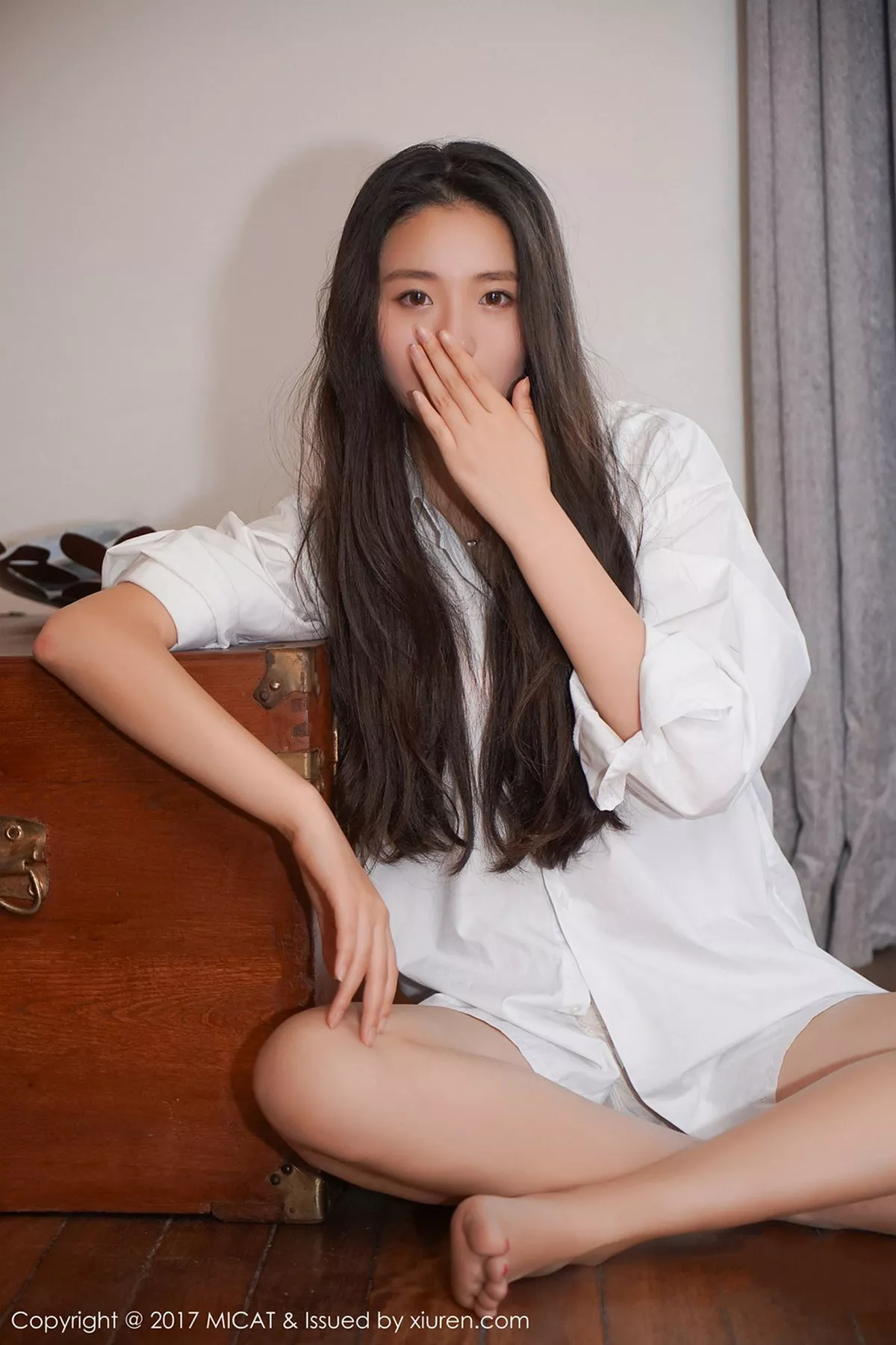 秀人集.com_[MICAT猫萌榜]Vol.004_嫩模画画sugar居家纯白衬衣白色蕾丝内裤秀白嫩肌肤写真50P