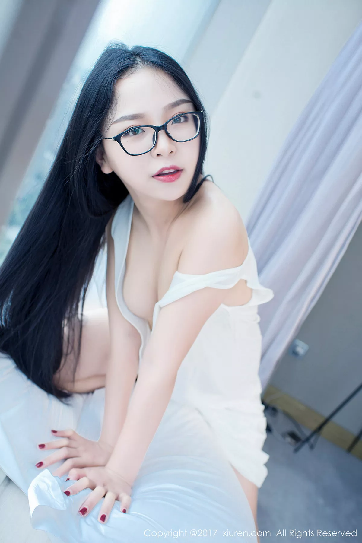 秀人集.com_[XiuRen秀人网]No.772_长发美妞花花李白色深V连身裙+死库水黑丝腿袜性感写真61P