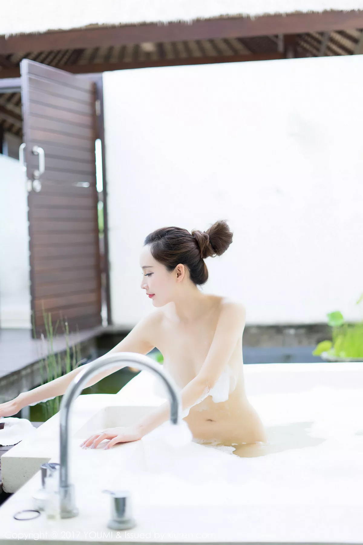 秀人集.com_[YouMi尤蜜荟]Vol.049_嫩模土肥圆矮挫穷巴厘岛旅拍大尺度全裸泡泡浴露点诱惑写真48P