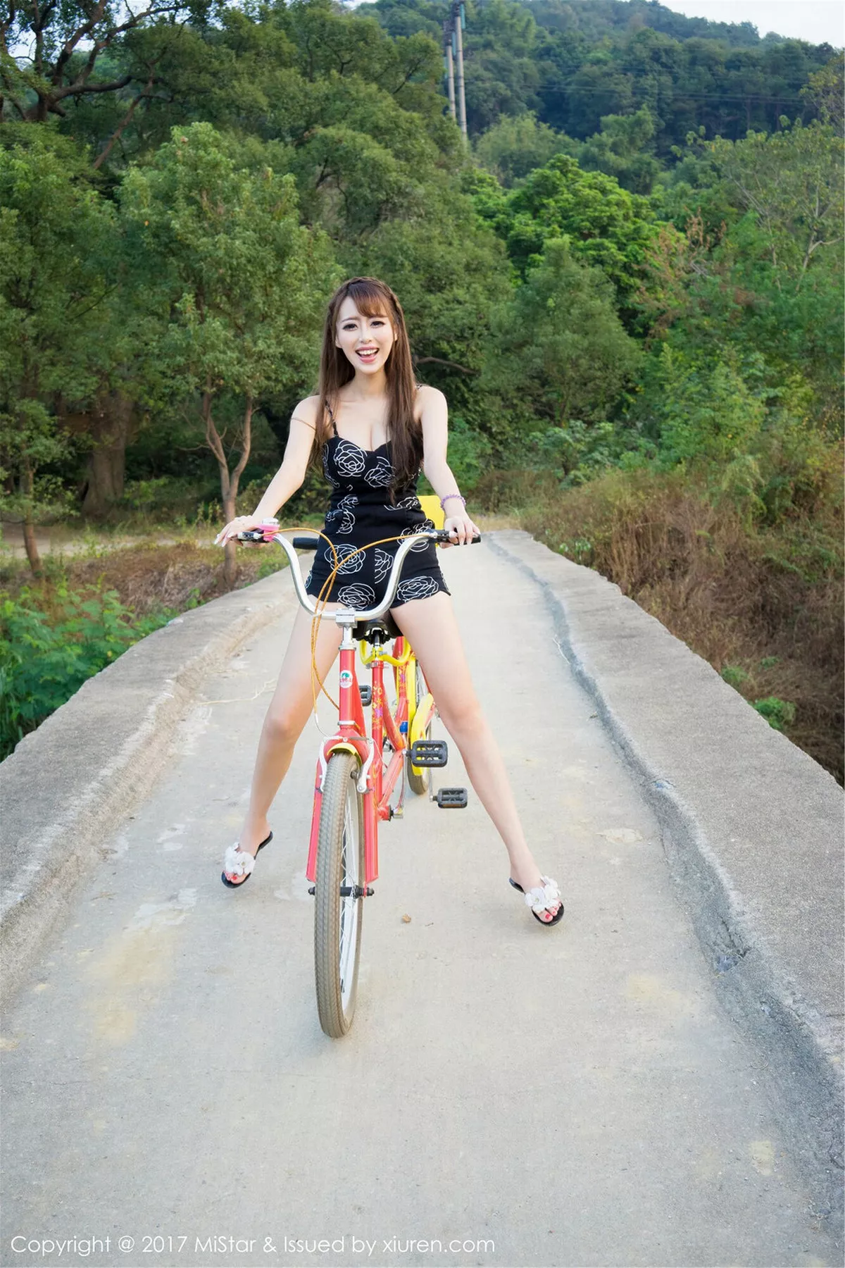 秀人集.com_[MiStar魅妍社]Vol.171_嫩模王曼妮好Q景区旅拍白色性感比基尼秀完美身材写真55P