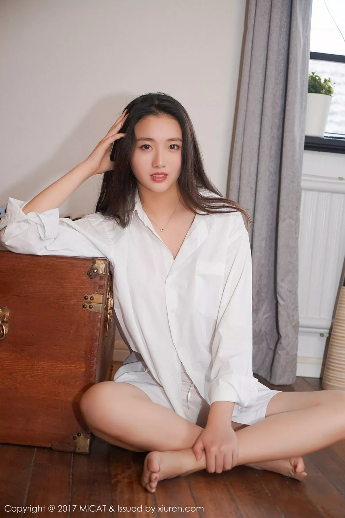 秀人集.com_[MICAT猫萌榜]Vol.004_嫩模画画sugar居家纯白衬衣白色蕾丝内裤秀白嫩肌肤写真50P