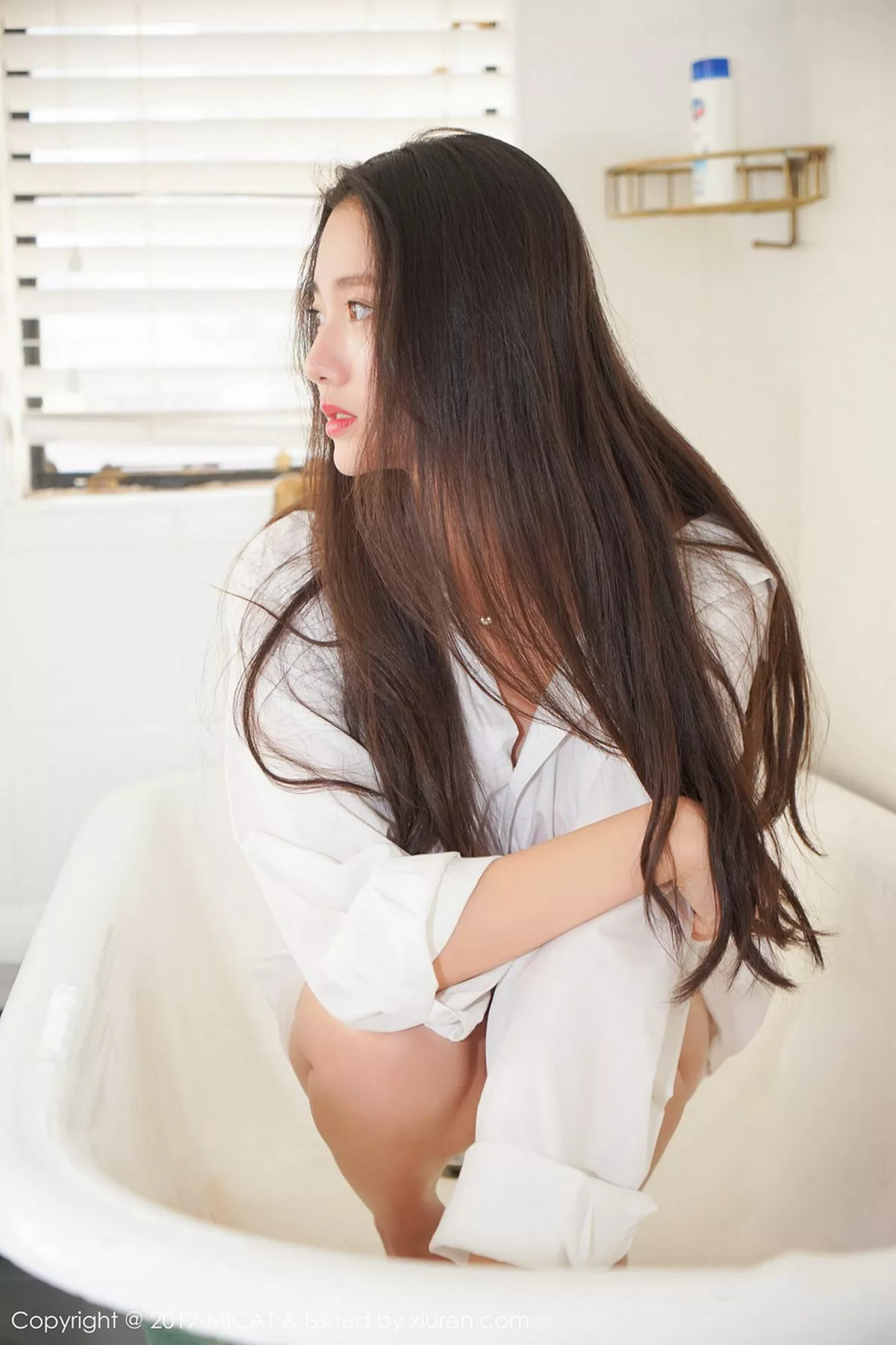 秀人集.com_[MICAT猫萌榜]Vol.004_嫩模画画sugar居家纯白衬衣白色蕾丝内裤秀白嫩肌肤写真50P