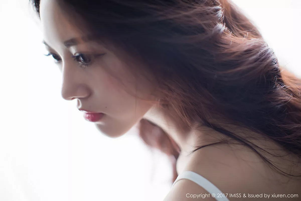 秀人集.com_[IMISS爱蜜社]Vol.174_新人嫩模嫣儿居家白色连身裙秀苗条身材婀娜多姿性感写真65P