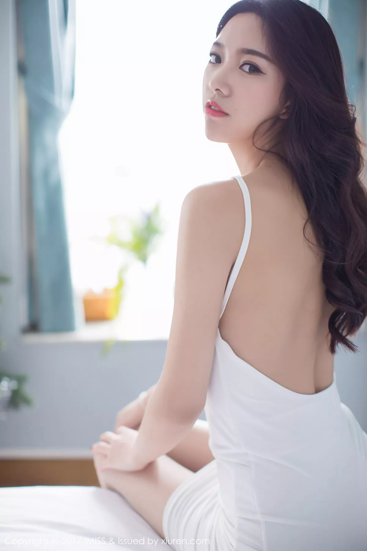 秀人集.com_[IMISS爱蜜社]Vol.174_新人嫩模嫣儿居家白色连身裙秀苗条身材婀娜多姿性感写真65P