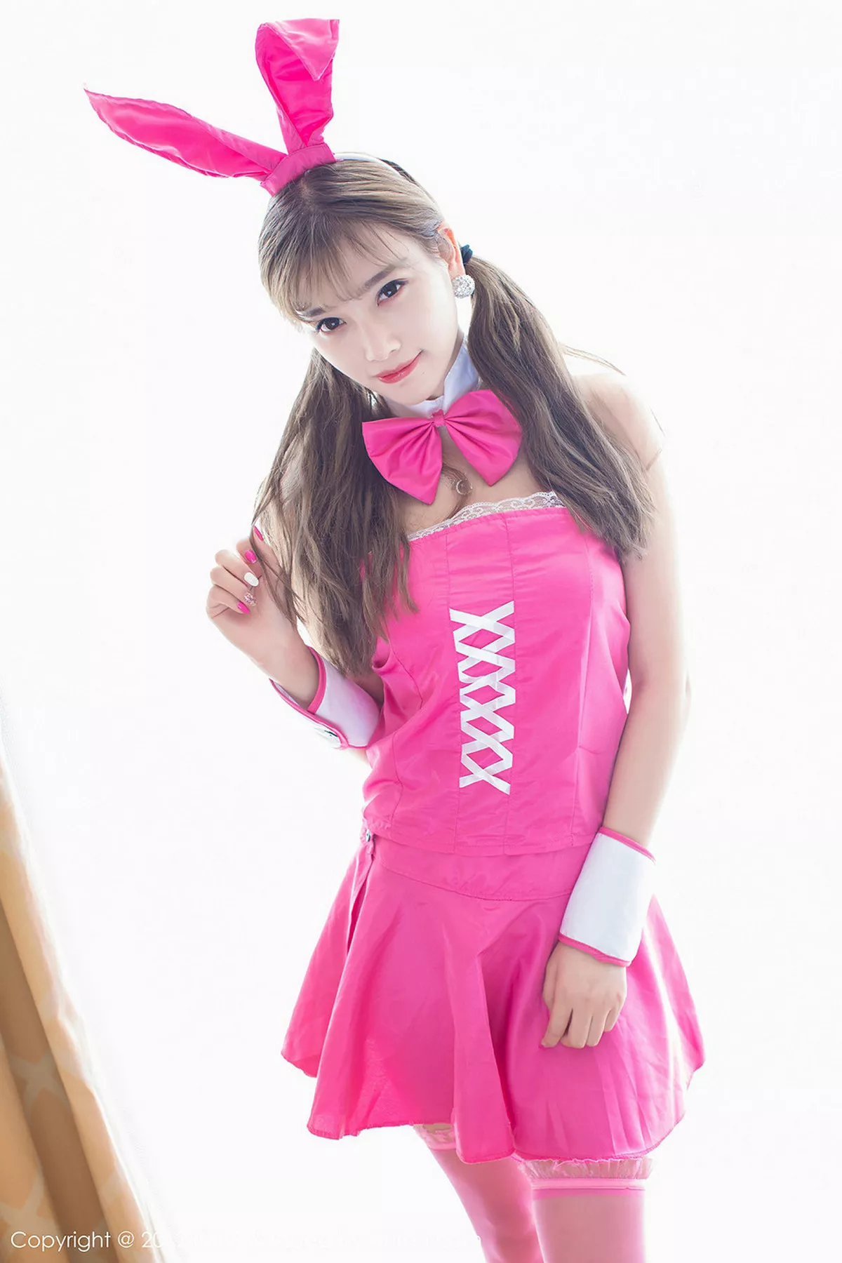 秀人集.com_[IMISS爱蜜社]Vol.176_甜美女神杨晨晨sugar塞班旅拍粉红兔女郎+甜美女仆性感写真49P