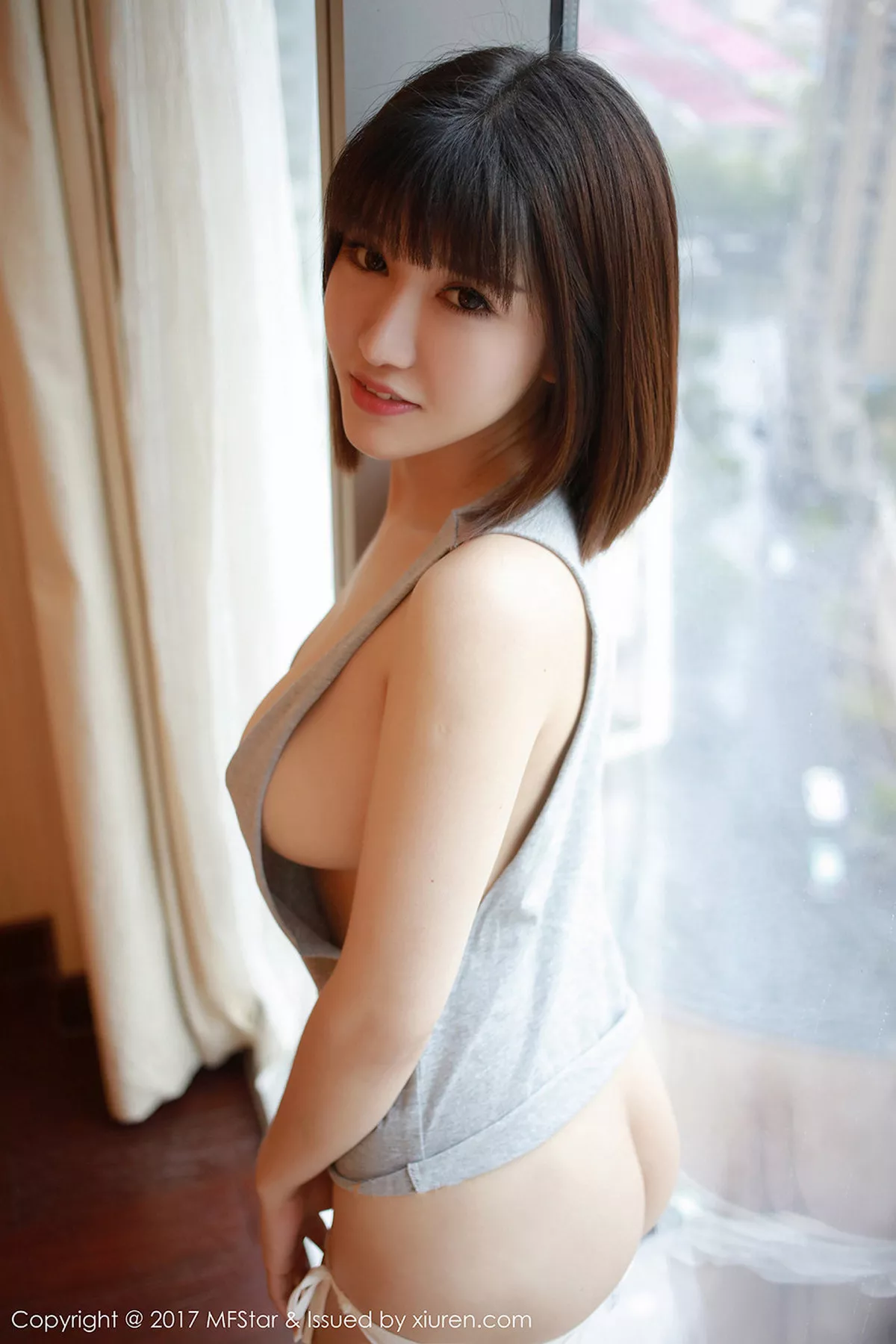 秀人集.com_[MFStar模范学院]Vol.102_嫩模K8傲娇萌萌Vivian吊带真空背心侧露美乳诱惑写真50P