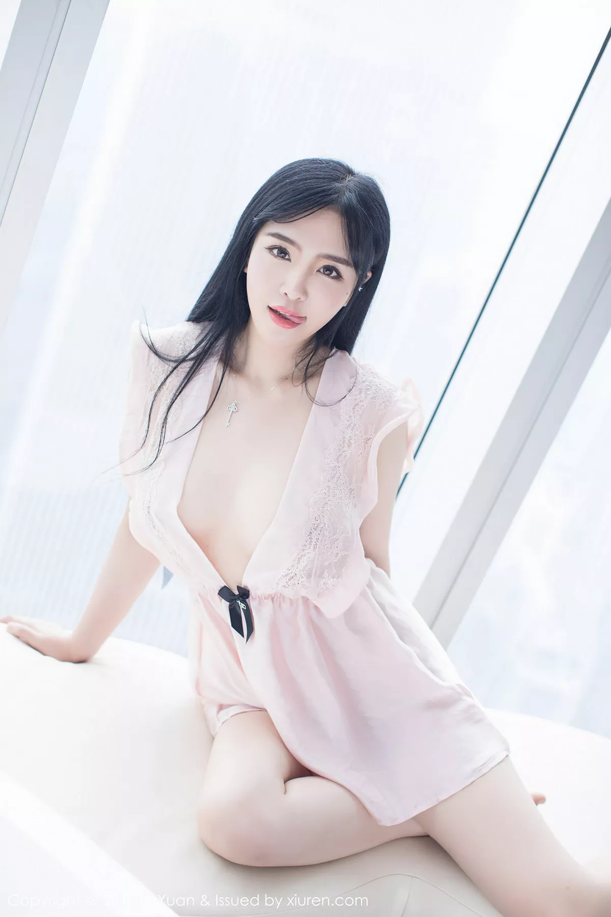 秀人集.com_[LeYuan星乐园]Vol.046_女神刘钰儿居家粉红蕾丝睡裙真空秀傲人豪乳诱惑写真46P