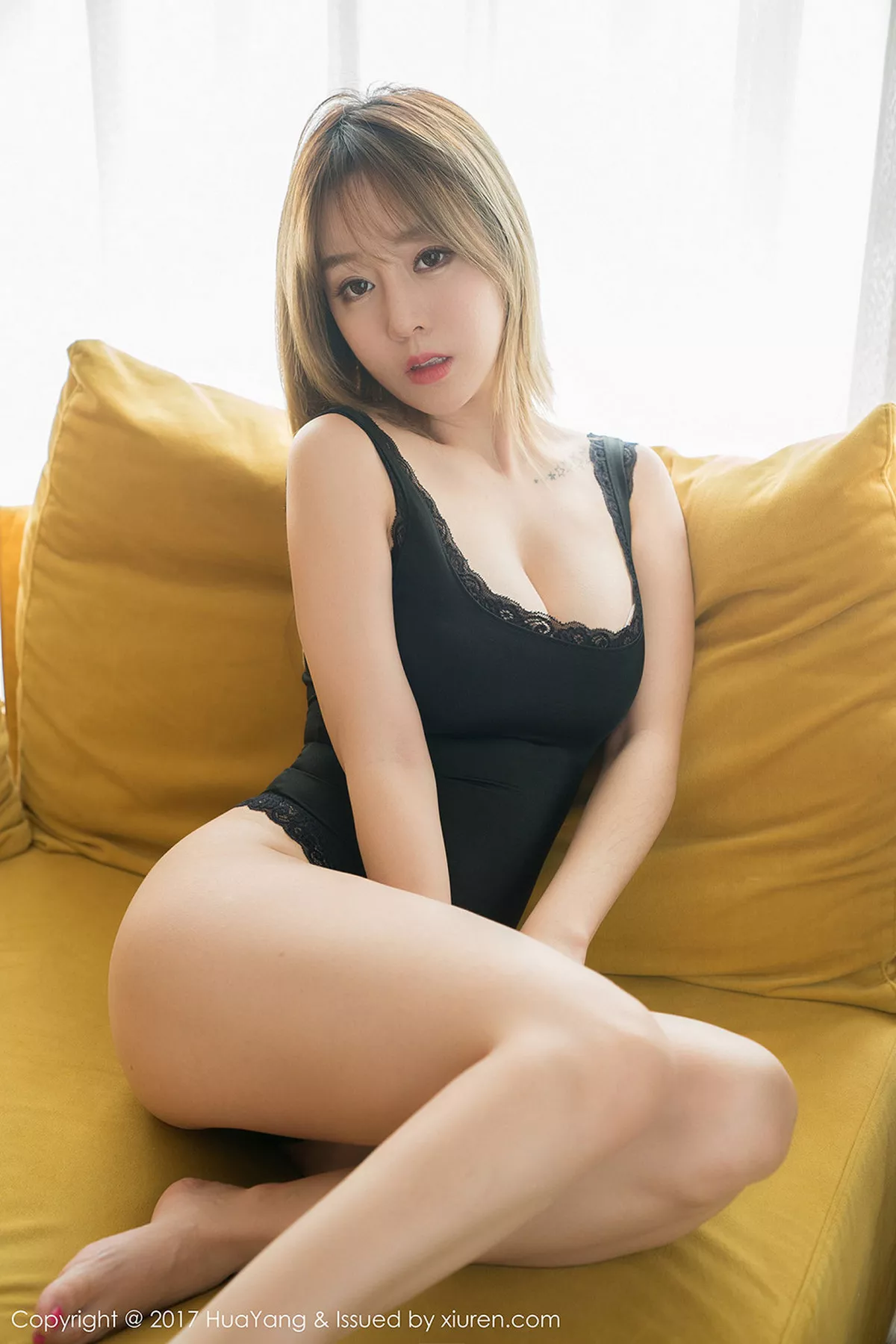 秀人集.com_[HuaYang花漾]Vol.002_嫩模王雨纯居家私房性感护士装真空侧露豪乳撩人诱惑写真45P