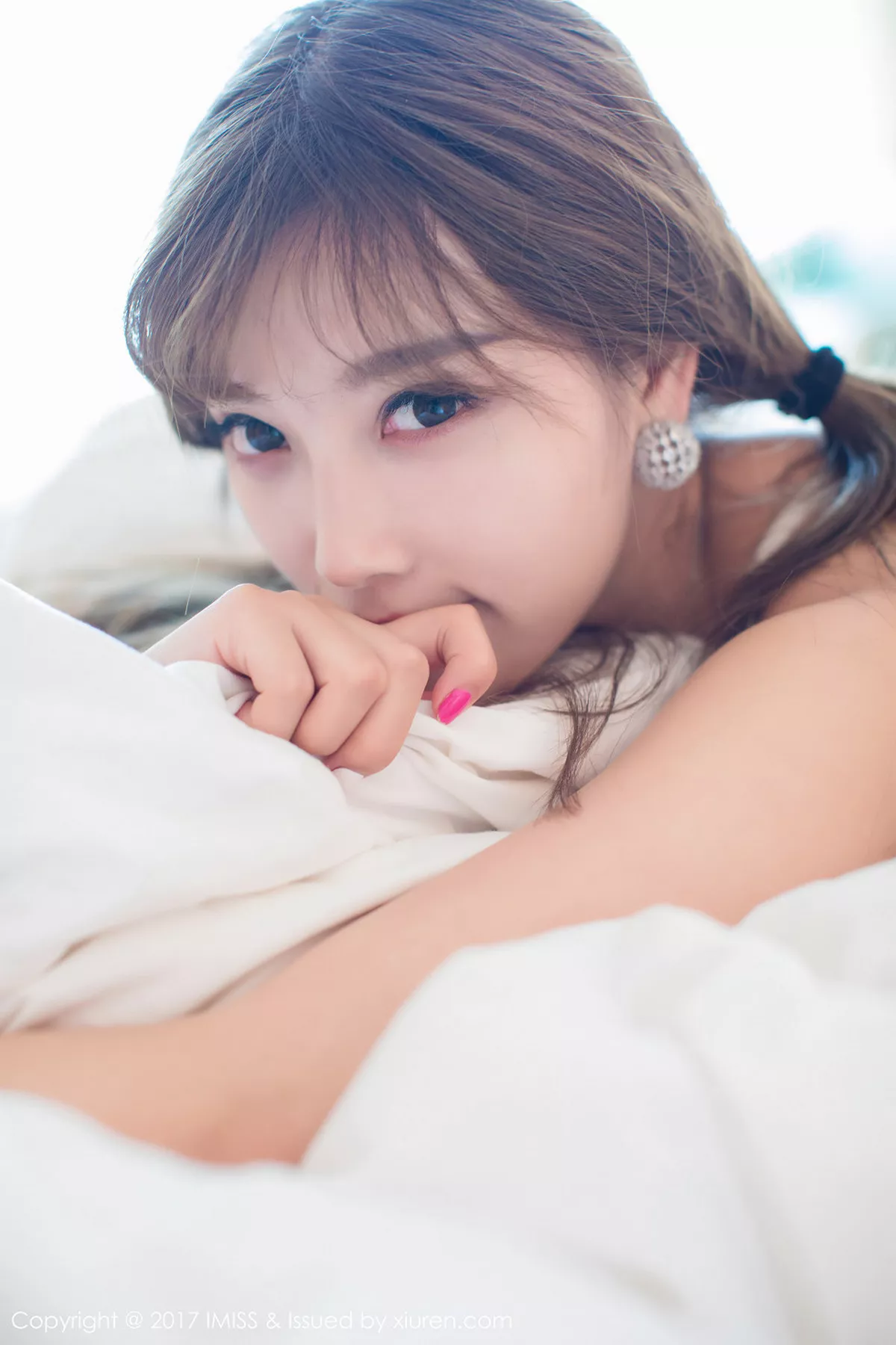 秀人集.com_[IMISS爱蜜社]Vol.183_女神杨晨晨sugar塞班岛旅拍白色蕾丝情趣内衣完美诱惑写真45P