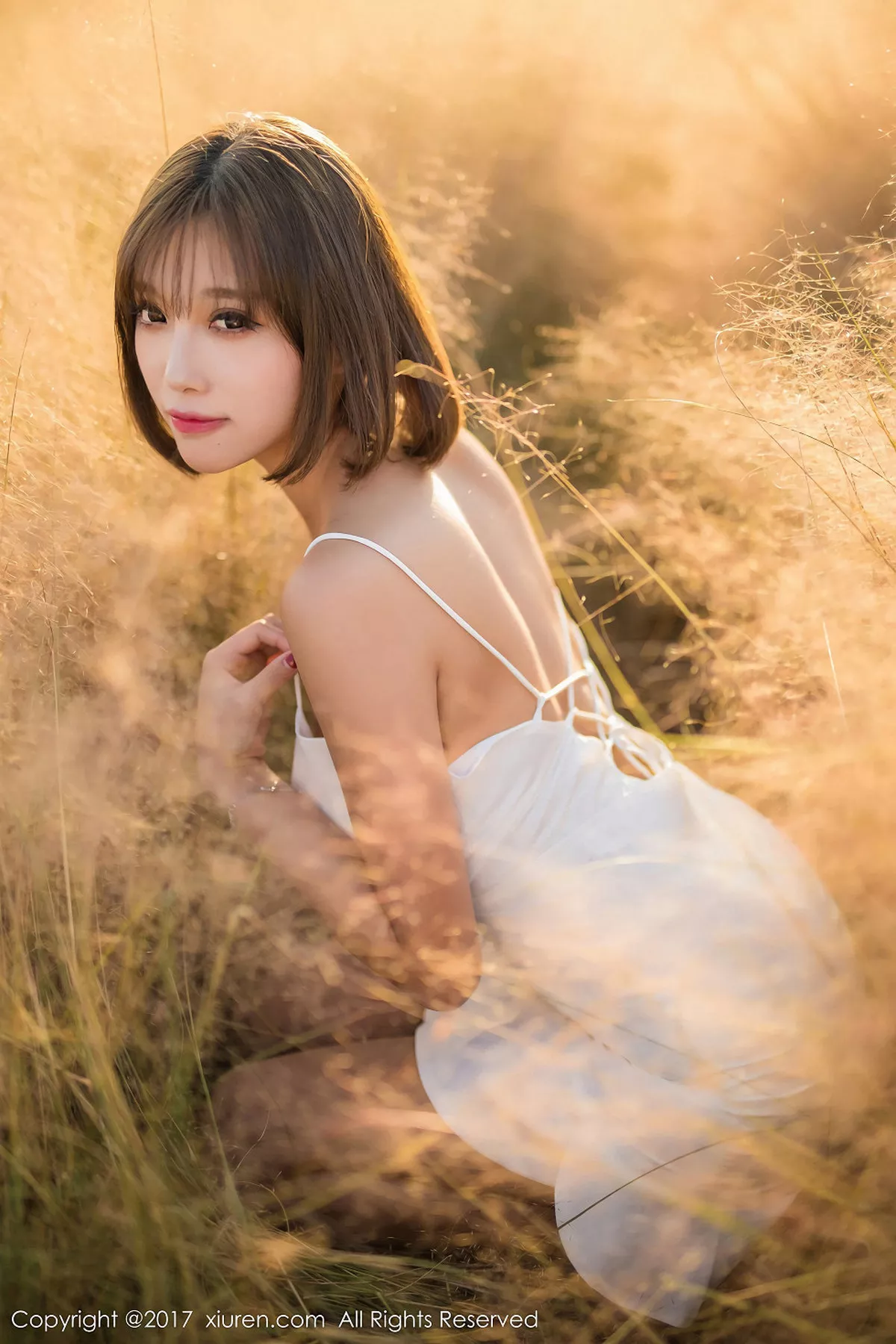 秀人集.com_[XiuRen秀人网]No.847_甜美女神杨晨晨户外花丛中白色蕾丝内衣秀完美身材性感写真50P