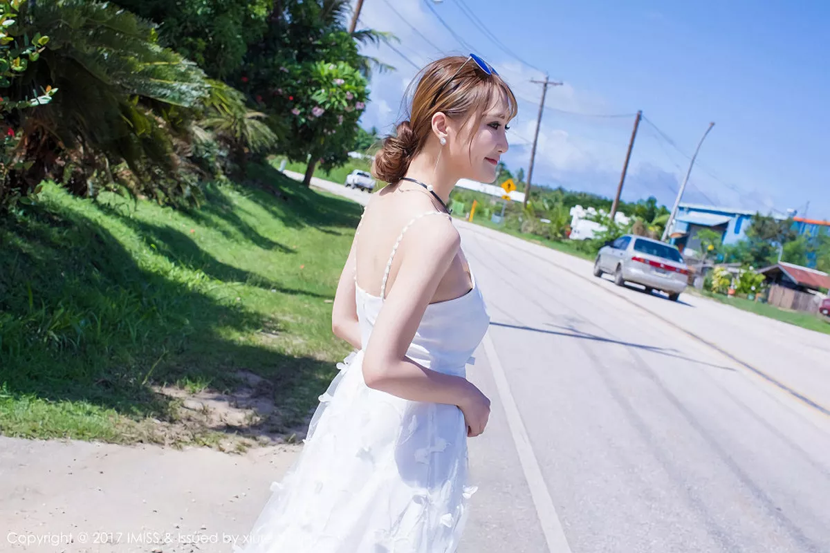 秀人集.com_[IMISS爱蜜社]Vol.191_气质美女妤薇Vivian塞班旅拍清新白色长裙性感比基尼写真33P