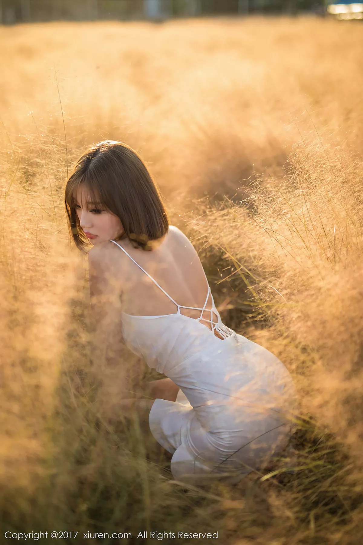 秀人集.com_[XiuRen秀人网]No.847_甜美女神杨晨晨户外花丛中白色蕾丝内衣秀完美身材性感写真50P