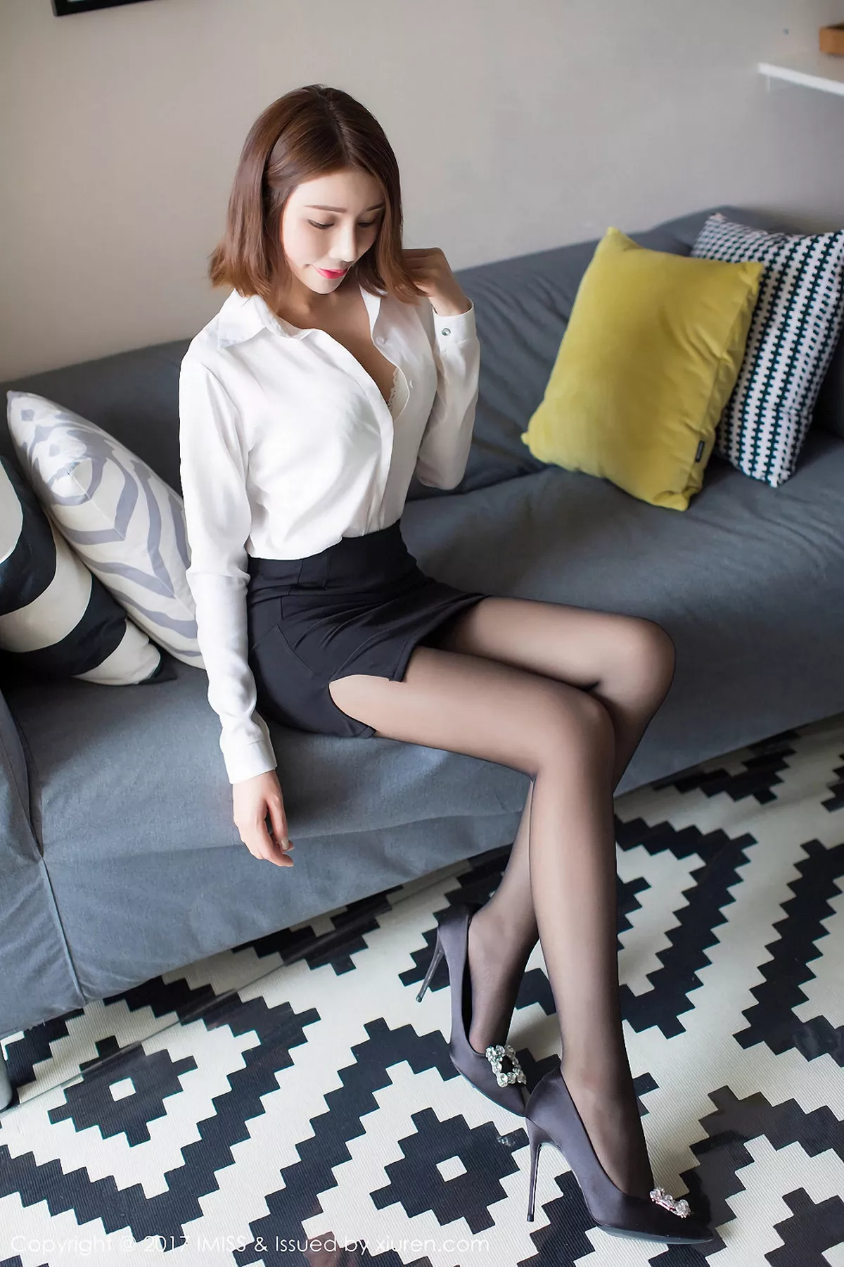 秀人集.com_[IMISS爱蜜社]Vol.193_新人嫩模SavinaOL制服配黑丝裤袜性感内衣秀完美身材写真36P