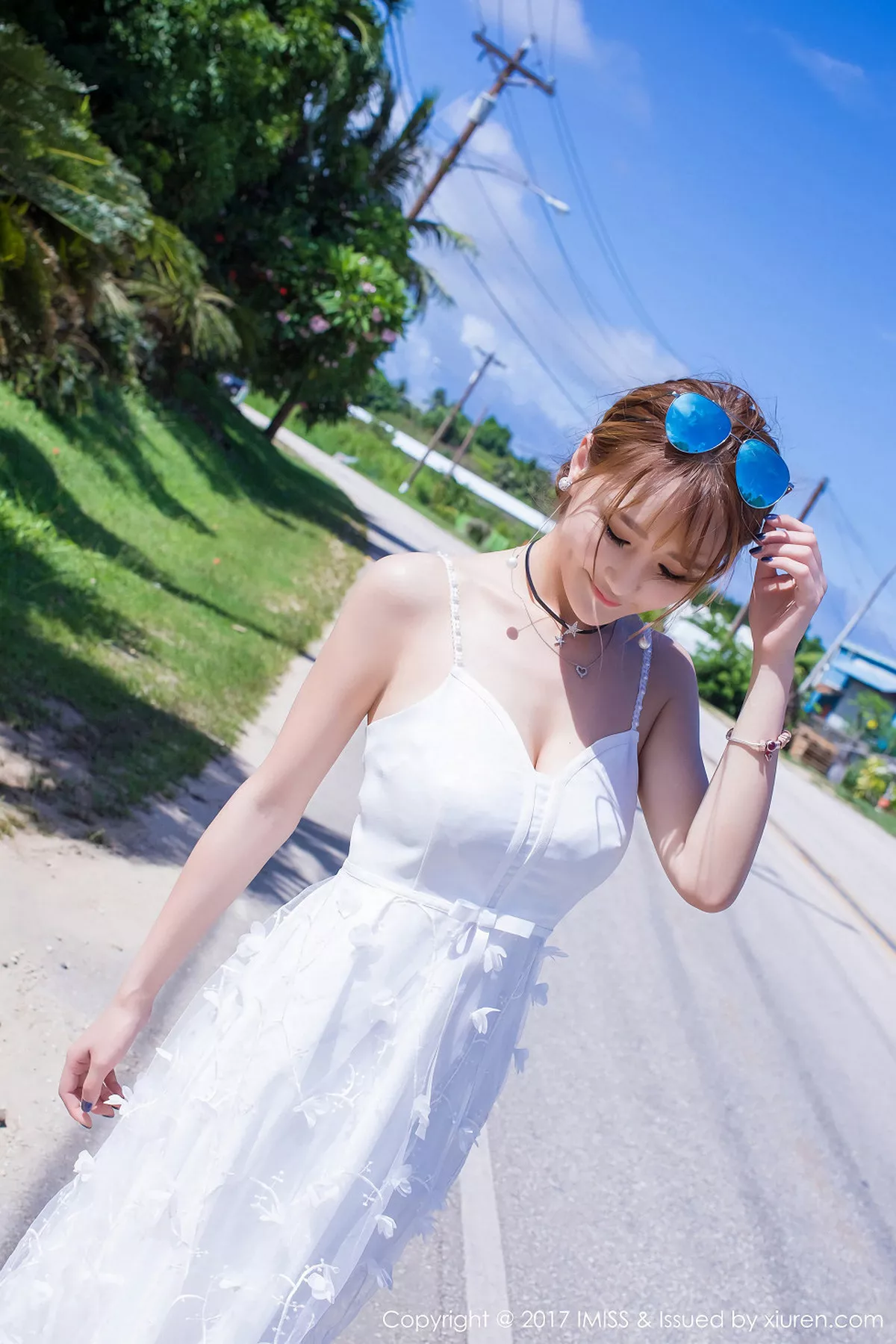 秀人集.com_[IMISS爱蜜社]Vol.191_气质美女妤薇Vivian塞班旅拍清新白色长裙性感比基尼写真33P