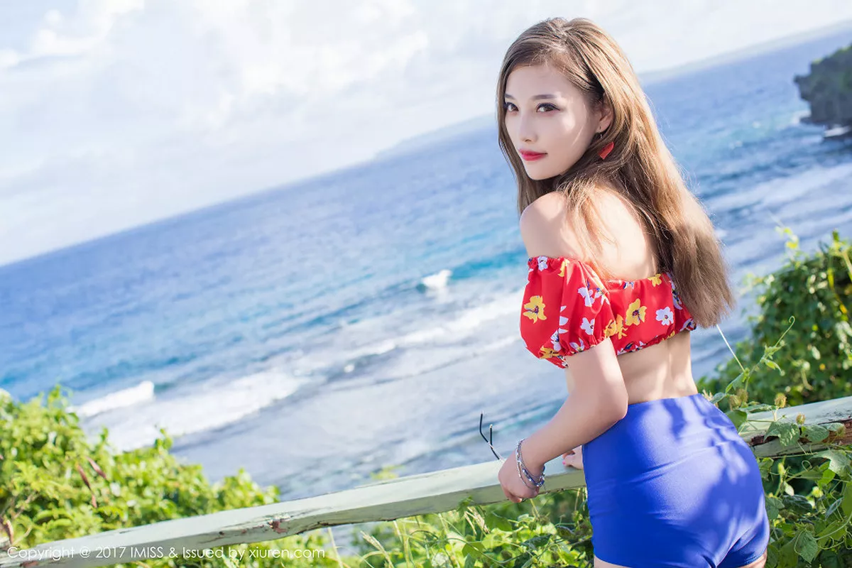 秀人集.com_[IMISS爱蜜社]Vol.189_甜美女神杨晨晨sugar塞班旅拍性感内衣秀迷人美腿写真35P