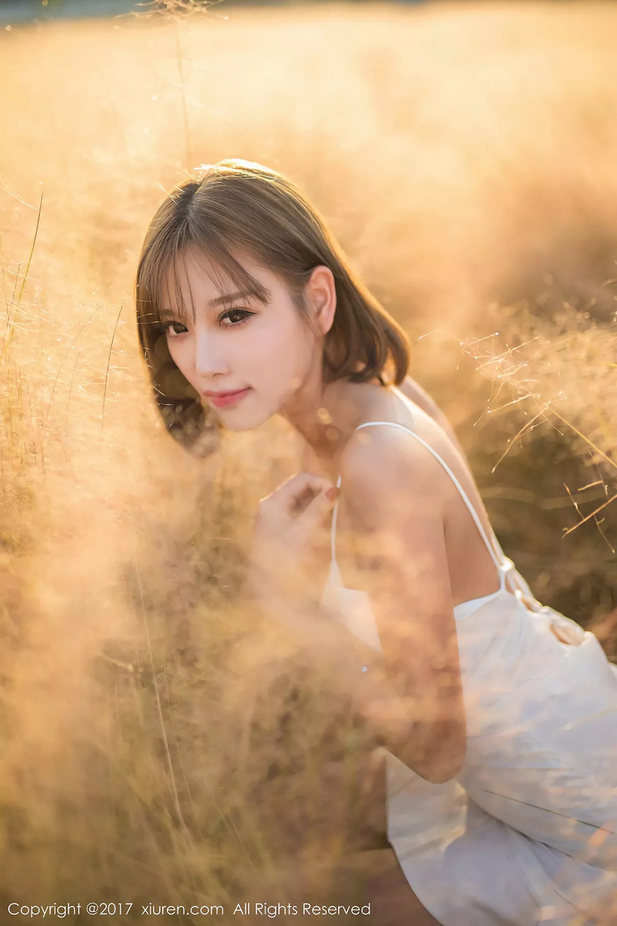 秀人集.com_[XiuRen秀人网]No.847_甜美女神杨晨晨户外花丛中白色蕾丝内衣秀完美身材性感写真50P