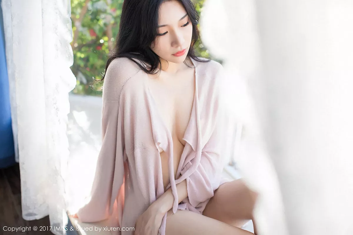 秀人集.com_[IMISS爱蜜社]Vol.197_嫩模小狐狸Sica私房粉色系吊带睡裙加粉色睡衣销魂诱惑写真43P