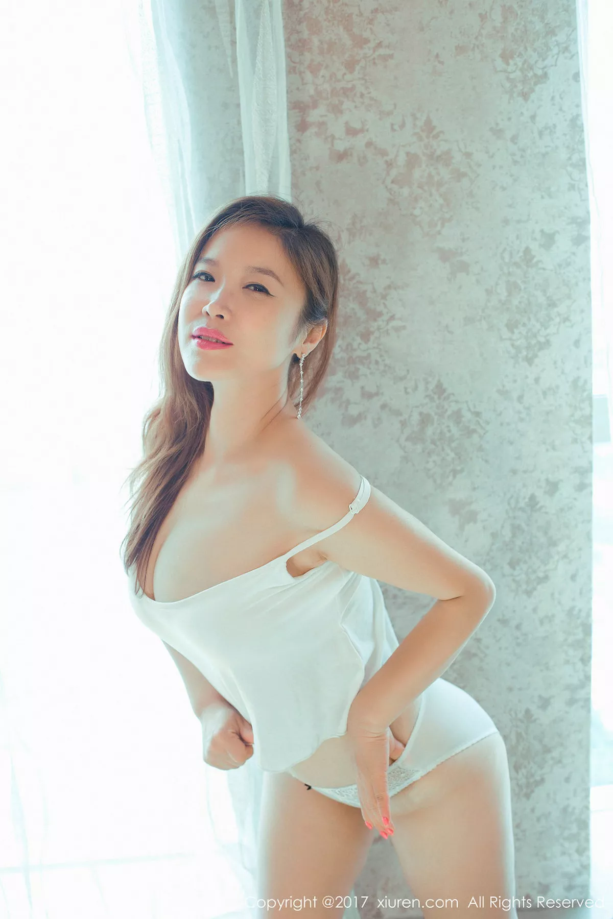 秀人集.com_[XiuRen秀人网]No.834_嫩模白兔西希吊带背心秀美乳大尺度无内裤翘臀屁沟诱惑写真45P