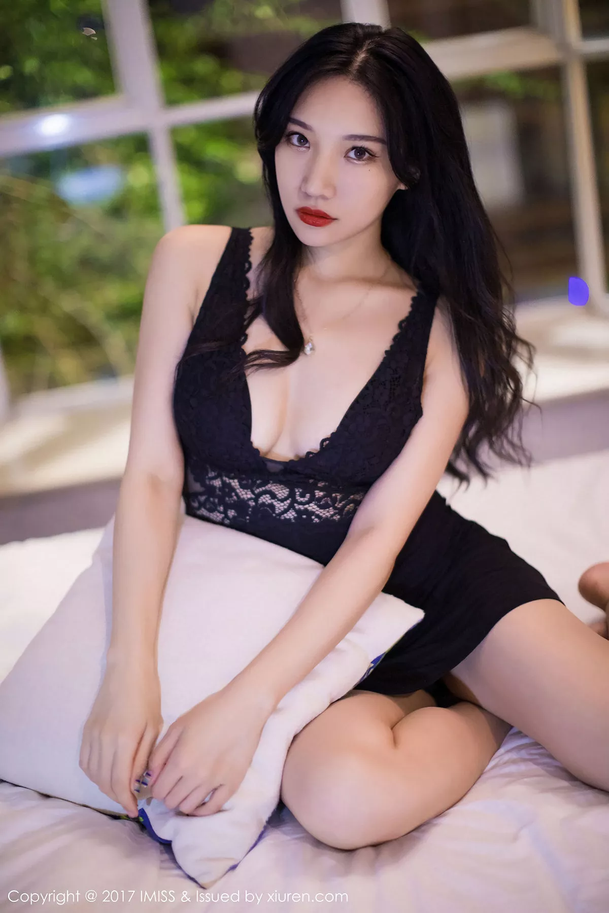 秀人集.com_[IMISS爱蜜社]Vol.194_嫩模小狐狸Sica黑色情趣睡衣加黑色高叉开胸衣完美诱惑写真51P