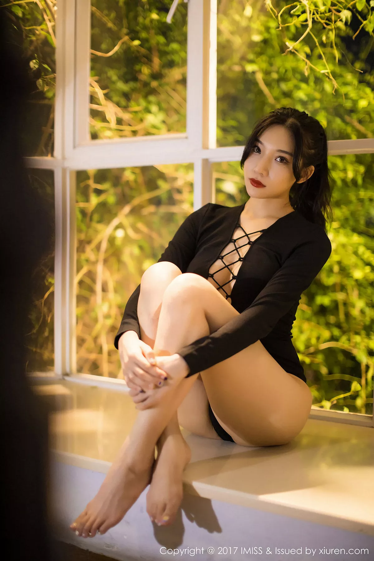 秀人集.com_[IMISS爱蜜社]Vol.194_嫩模小狐狸Sica黑色情趣睡衣加黑色高叉开胸衣完美诱惑写真51P