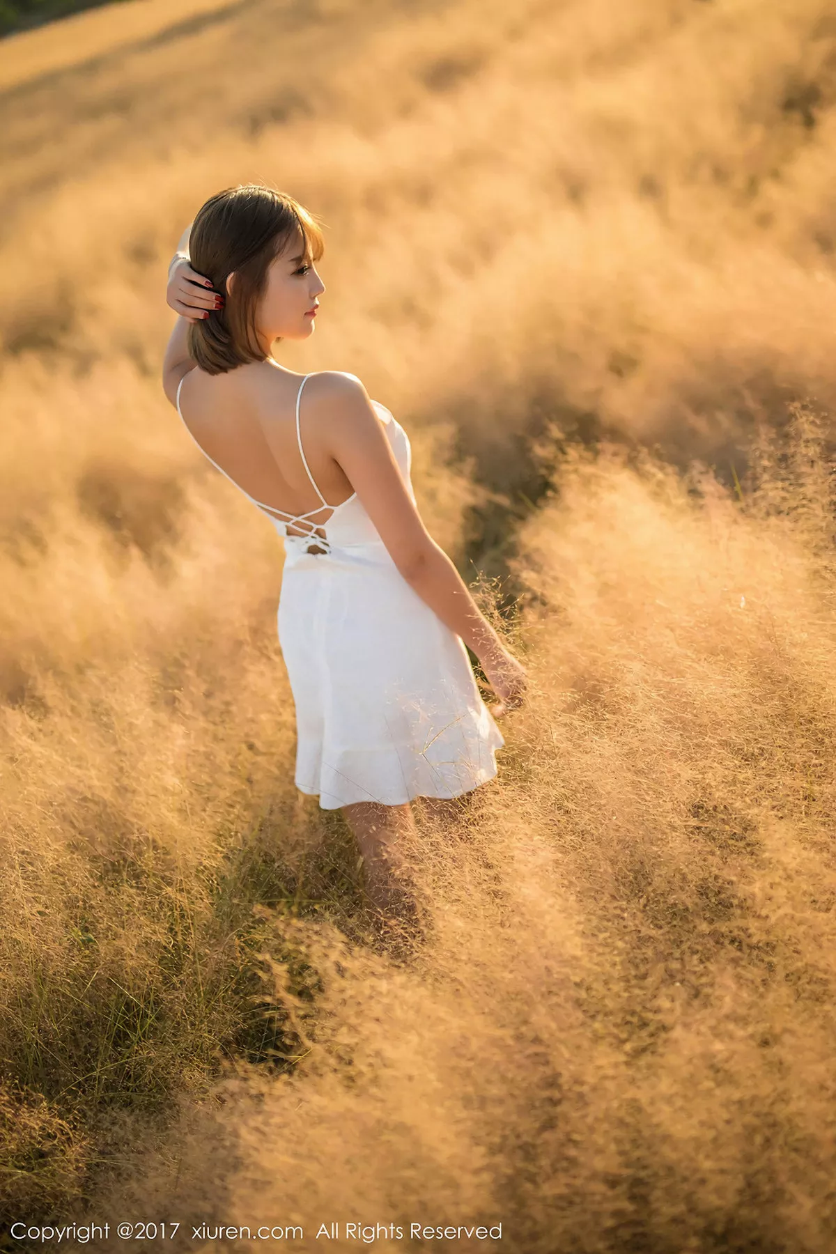 秀人集.com_[XiuRen秀人网]No.847_甜美女神杨晨晨户外花丛中白色蕾丝内衣秀完美身材性感写真50P